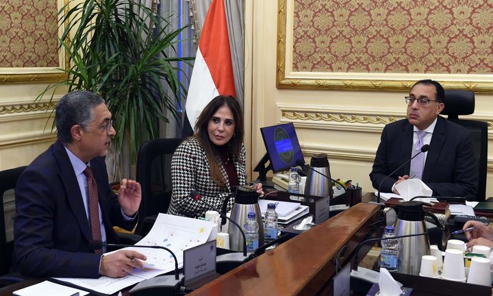 رئيس الوزراء يلتقي الرئيس التنفيذي للهيئة العامة للاستثمار والمناطق الحرة لمتابعة عدد من الملفات التقى 28107