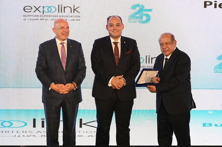 326121480_558611529479840_62593073819923