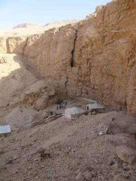 وزارة السياحة والآثار: 14 يناير 2023 - الكشف عن مقبرة ملكية بمنطقة الوديان الغربية بالبر 31158