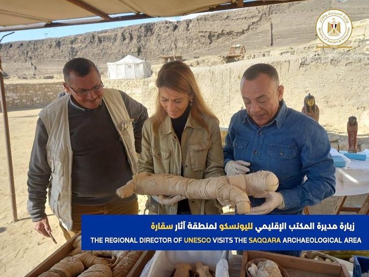 استقبلت منطقة آثار سقارة السيدة نوريا سانز المدير الإقليمي لليونسكو، حيث اصطحبها الدكتور مصطفى وزيري الأمين 36785