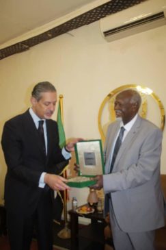 سفير مصر لدى السودان يلاقي مع وزير الحكم الاتحادي السوداني  التقى السفير/ هاني صلاح سفير مصر في 42159