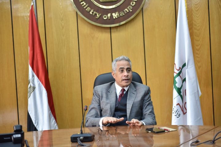 وزارة القوى العاملة: وزير القوى العاملة يلتقى الإدارات المختصة 44007