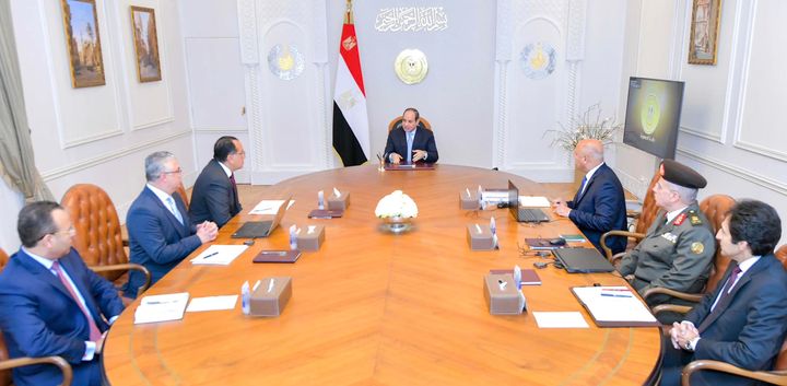 السيد الرئيس يتابع الموقف التنفيذي الخاص بالمشروعات الاستثمارية والاستراتيجية في المنطقة الاقتصادية لقناة 60369