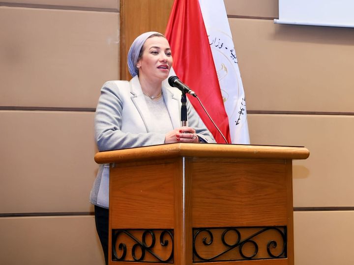 وزيرة البيئة تكرم فريق عمل مؤتمر المناخ COP27 تقديرا على دورهم الفاعل في إنجاح المؤتمر والخروج بوجه مشرف للدولة 66018
