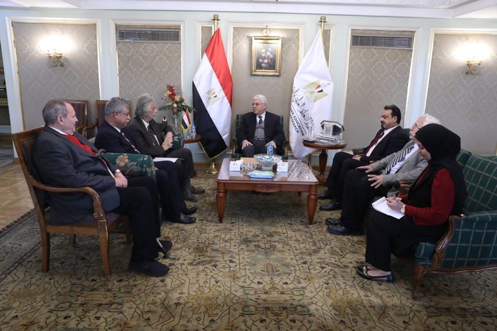 وزير التعليم العالي يلتقي نقيب الأطباء لبحث آليات التعاون المشترك - الوزير يؤكد حرص القيادة السياسية على 68471