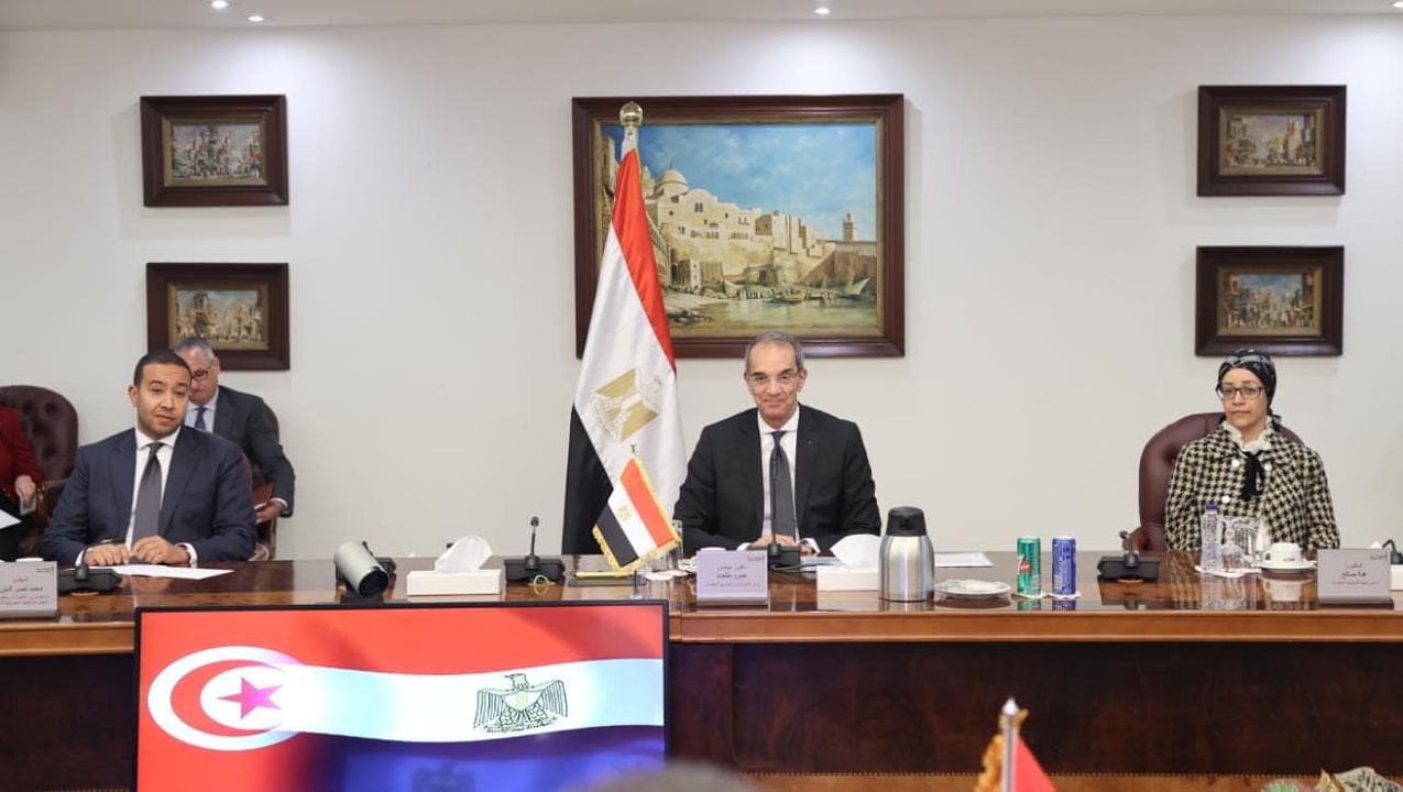 الدكتور/ عمرو طلعت وزير الاتصالات وتكنولوجيا المعلومات يبحث مع وزير تكنولوجيات الاتصال التونسى تعزيز 75534
