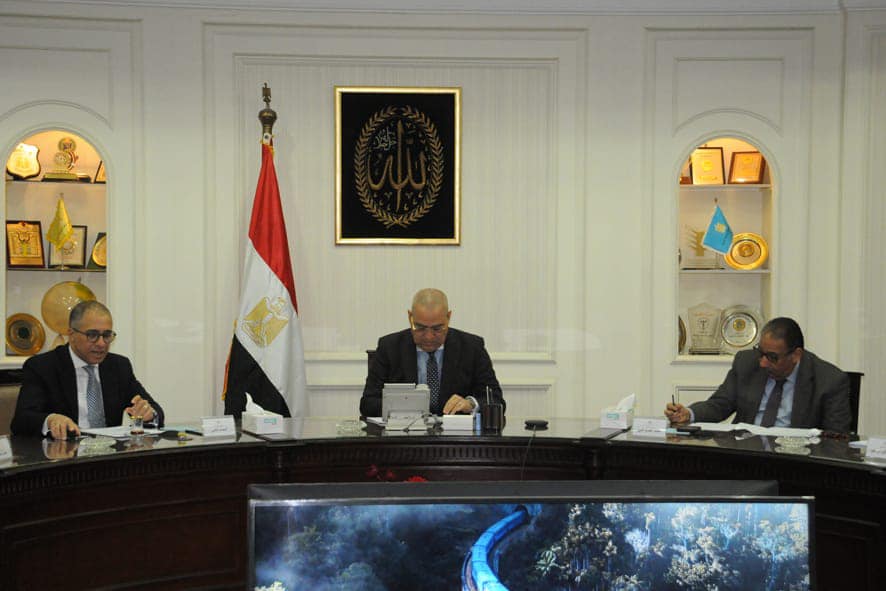 ‫ وزير الإسكان يلتقى مسئولى مجلس العقار المصري لمناقشة التحديات التي تواجه قطاع التطوير العقاري ووضع الحلول 81221
