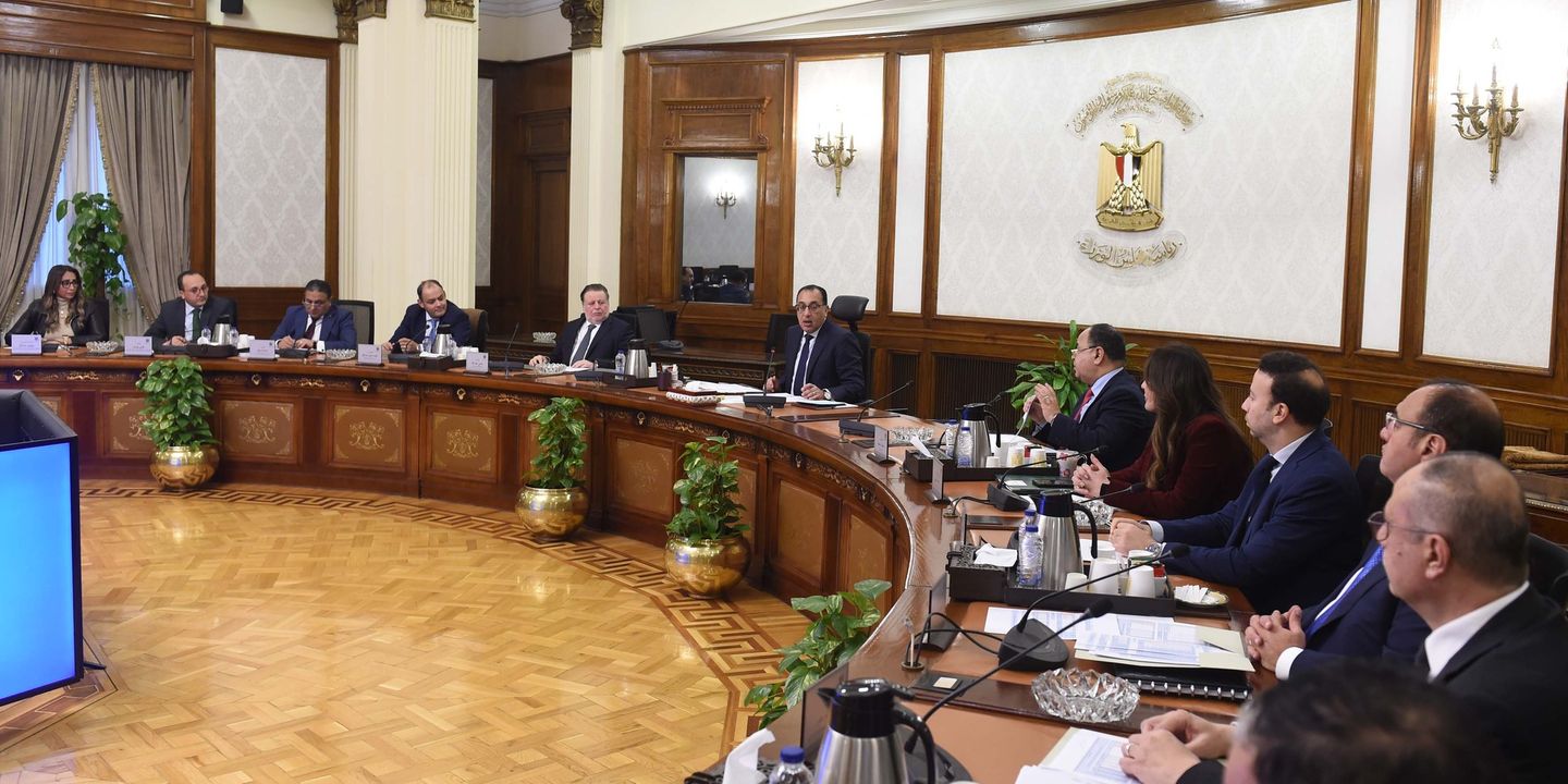 رئيس الوزراء يتابع موقف تطبيق منظومة الشحن المسبق عقد الدكتور مصطفى مدبولي، رئيس مجلس الوزراء، اجتماعا 81279