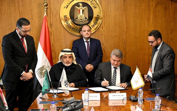وزارة التجارة والصناعة: وزير التجارة والصناعة يشهد توقيع مذكرة تفاهم بين مركز تحديث الصناعة 88998