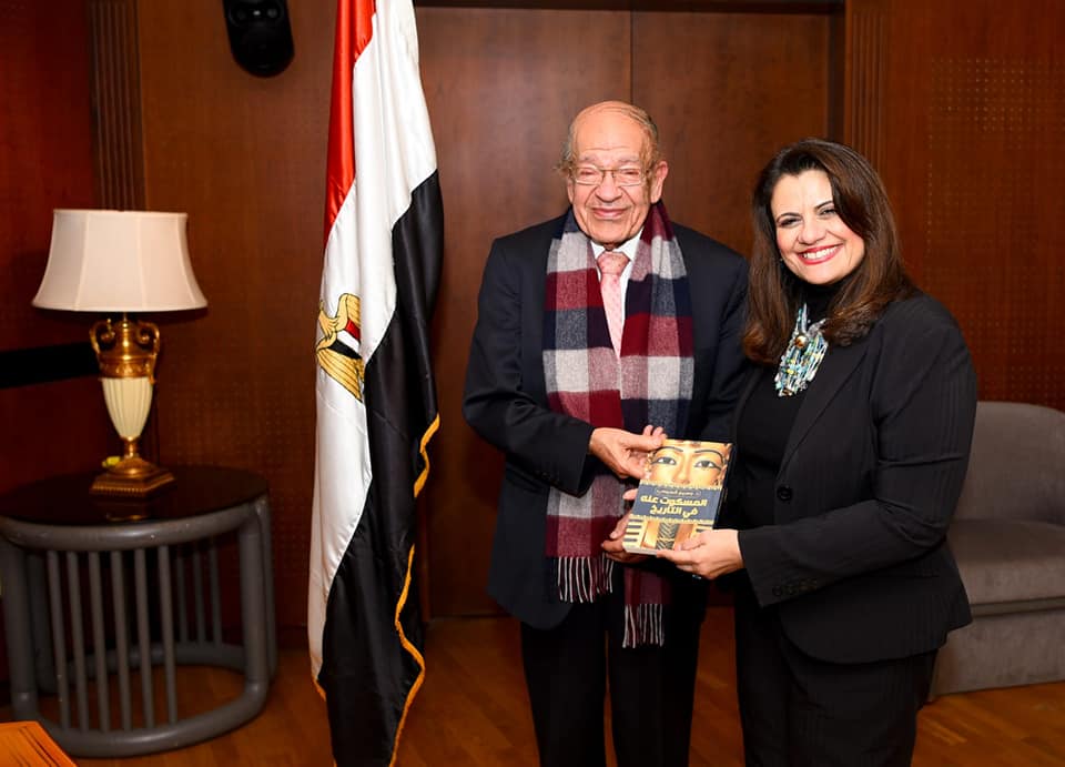 وزارة الدولة للهجرة وشئون المصريين بالخارج: وزيرة الهجرة تستقبل عالم المصريات الدكتور وسيم 94010