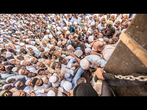 إصلاح كسوة الكعبة المشرفة نتيجة تلف من الزحام الشديد hqdefaul 10