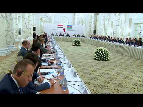 الرئيس عبد الفتاح السيسي يجتمع مع كبار رموز الاقتصاد ورجال الأعمال في أذربيجان hqdefaul 93