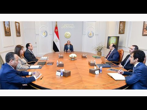 السيد الرئيس يتابع جهود وزارة الكهرباء الخاصة بالتغذيه الكهربائية ونشاط صندوق مصر السيادي hqdefault 3