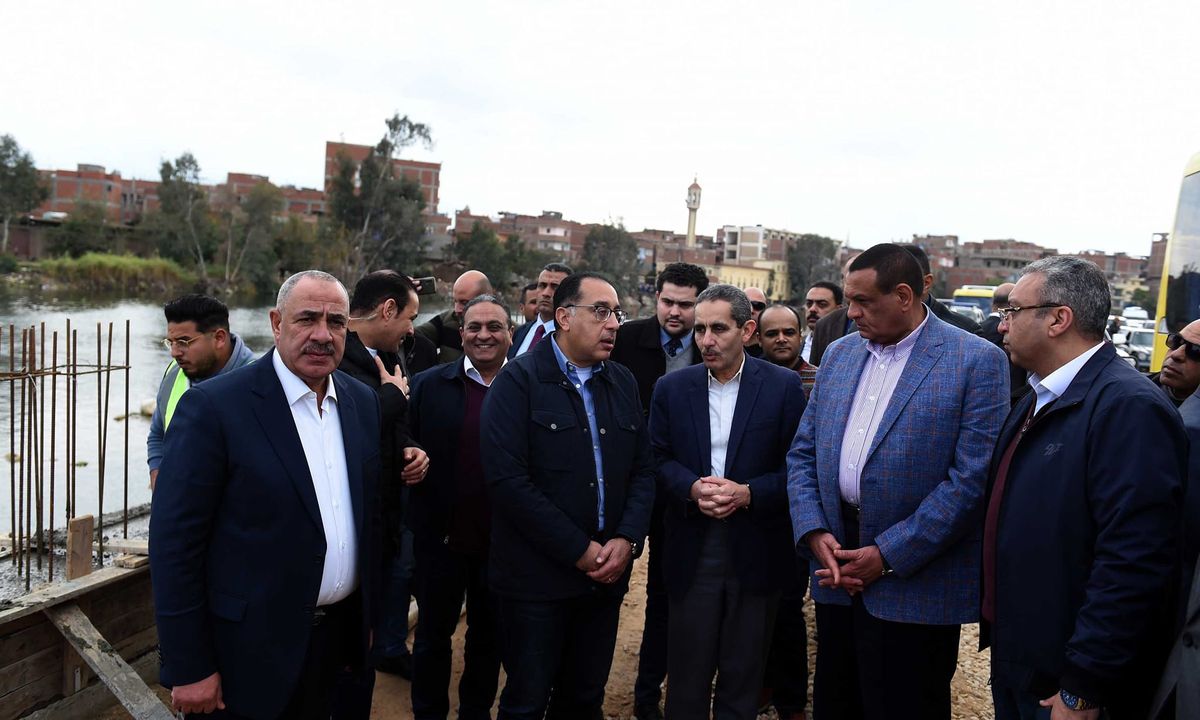 رئيس الوزراء يختتم زيارته للمحلة الكبرى بتفقد أعمال الرصف والتطوير الجارية بالكورنيش في أثناء 16536