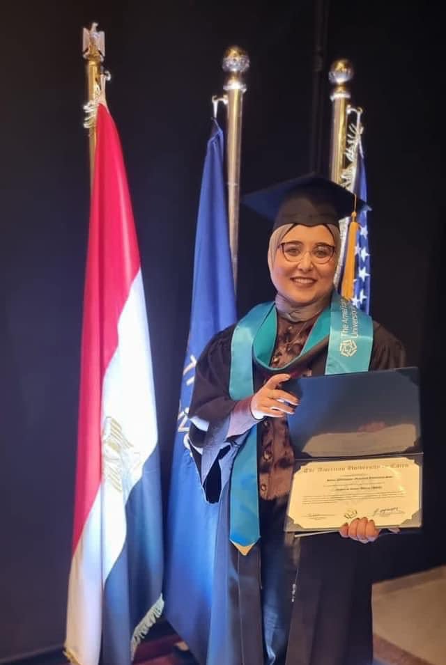 وزيرة الهجرة تهنئ سلمى صقر معاون الوزيرة لحصولها على الماجيستير في العلاقات الدولية من الجامعة الأمريكية 33266
