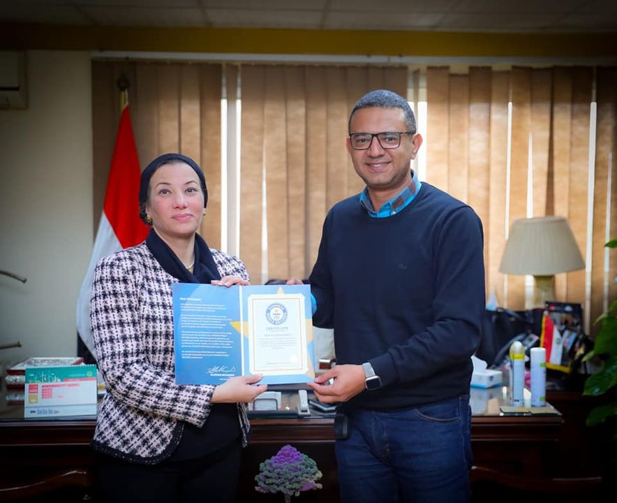 وزارة البيئة: وزيرة البيئة تستقبل المغامر والناشط البيئي المصري علي عبده، والذي نجح في تسجيل 47137