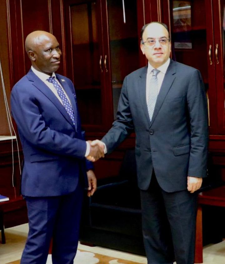 سفير جمهورية مصر العربية يلتقي مع رئيس وزراء جمهورية بوروندي ***** التقى السفير ياسر العطوى، سفير جمهورية 54680