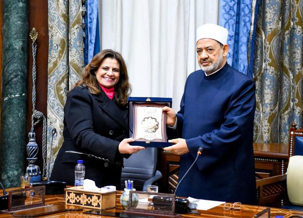 وزيرة الهجرة تلتقي شيخ الأزهر برفقة وفد حوار الأديان من الولايات المتحدة الأمريكية … 72616