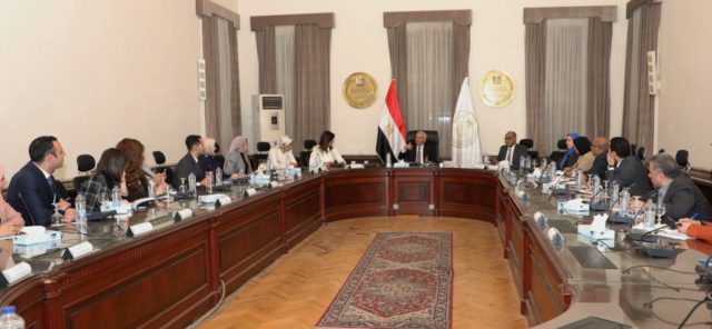 وزير التربية والتعليم يستقبل السفيرة نبيلة مكرم ووفد تنسيقية شباب الأحزاب والسياسيين الإتفاق على توقيع 11617