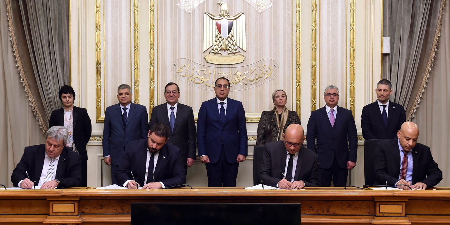 رئيس الوزراء يشهد مراسم توقيع اتفاقية المساهمين بين قناة السويس ومجموعة شركات V اليونانية لإنشاء شركة تختص 14924