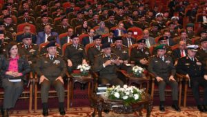 المتحدث العسكرى : الفريق أول / محمـد زكى القائد العام للقوات المسلحة وزير الدفاع والإنتاج الحربى يشهد مناقشة