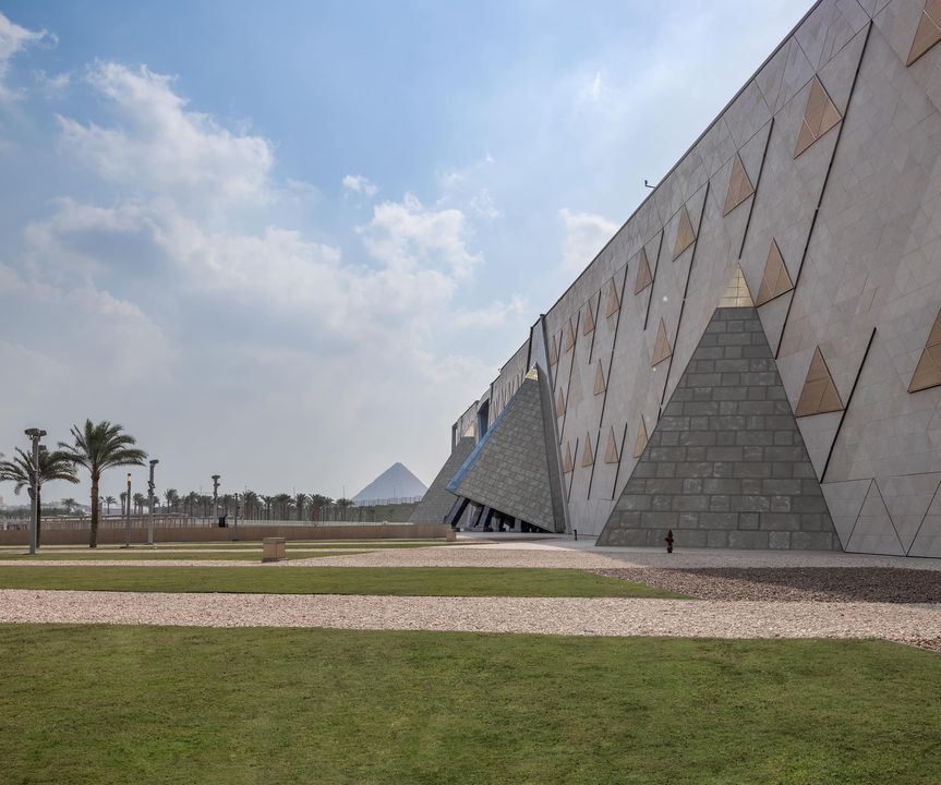 8 مارس 2023 - جولات إرشادية محدودة بالمنطقة التجارية وبهو المتحف المصري الكبير في إطار قيام 27298