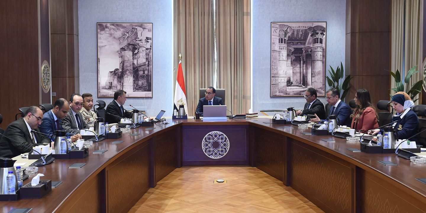رئيس الوزراء يتابع مع وزير السياحة عددا من ملفات عمل الوزارة عقد الدكتور مصطفى مدبولي، رئيس مجلس 46131