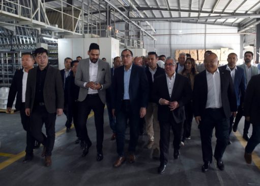 في زيارته اليوم لمشروعات المنطقة الاقتصادية لقناة السويس: رئيس الوزراء يشهد افتتاح مشروع شركة إيجيبت فان 51605