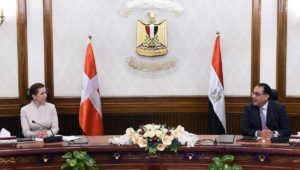 رئيسا وزراء مصر والدنمارك يترأسان جلسة مباحثات موسعة 
مدبولي: توسيع نطاق العمل بمشروعات الطاقة المتجددة