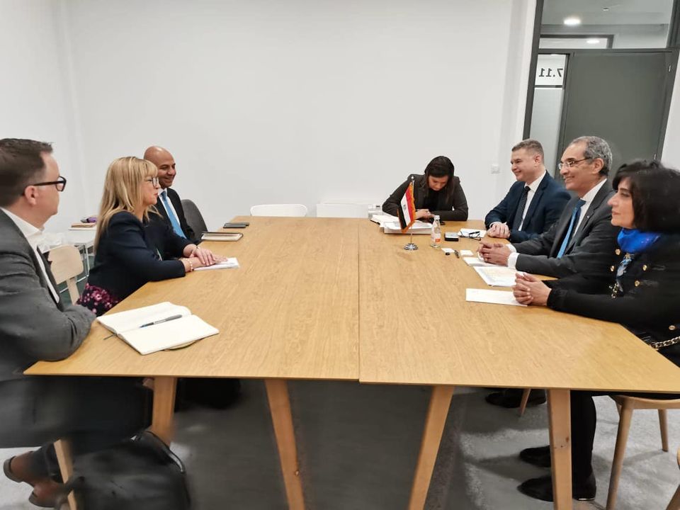 ICT Minister Participates in Roundtable; Meets Officials of Int'l ICT Companies, GSMA Director during MWC The Minister of Communications and Information Technology Amr Talaat participated, today, 52145