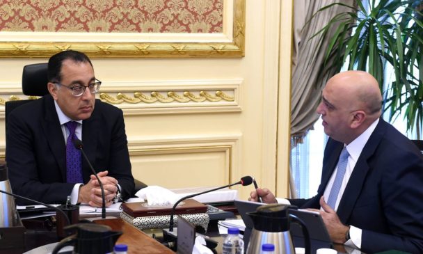 رئيس الوزراء يتابع مع الرئيس التنفيذي لجهاز تنمية المشروعات المتوسطة والصغيرة ومتناهية الصغر التوجهات 57848