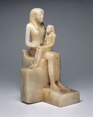 في عيد الأم، نسلط الضوء على تمثال الملكة عنخ-نس ميري الثانية وابنها الملك بيبي الثاني من عصر الدولة القديمة 61207