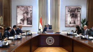 رئيس الوزراء يراجع مع وزير الإسكان موقف إجراءات وقواعد تحصيل مستحقات الدولة وتقنين أوضاع الأراضي المنضمة
