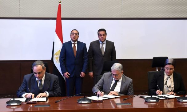 رئيس الوزراء يشهد توقيع اتفاقية إنشاء شركة مساهمة مصرية لإقامة وإدارة وتشغيل مصنع السرنجات ذاتية التدمير 74422