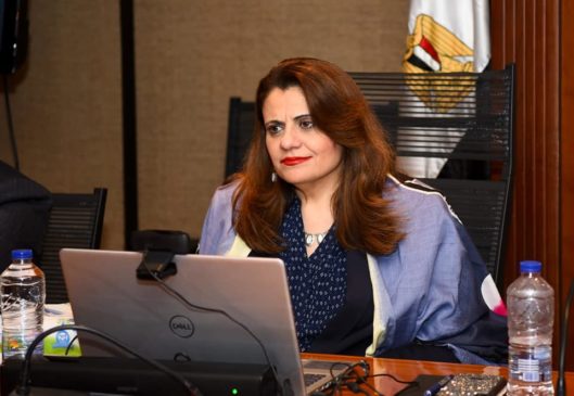 بيان صادر عن وزارة الدولة للهجرة وشئون المصريين بالخارج: وزيرة الهجرة: تطوير قانون السيارات في الخارج 79628
