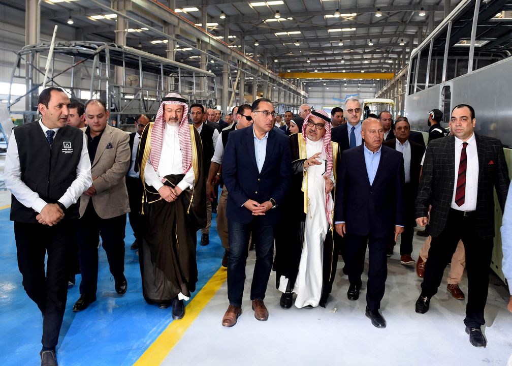 عقب جولته بمشروعات ميناء العين السخنة: رئيس الوزراء يتفقد مصنع الشركة العربية للتجارة والتصنيع وخدمات 81536