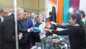 وزيرة البيئة تشارك في افتتاح معرض أيادي مصر للمنتجات اليدوية والتراثية بالدورة ٥٦ لمعرض القاهرة الدولي