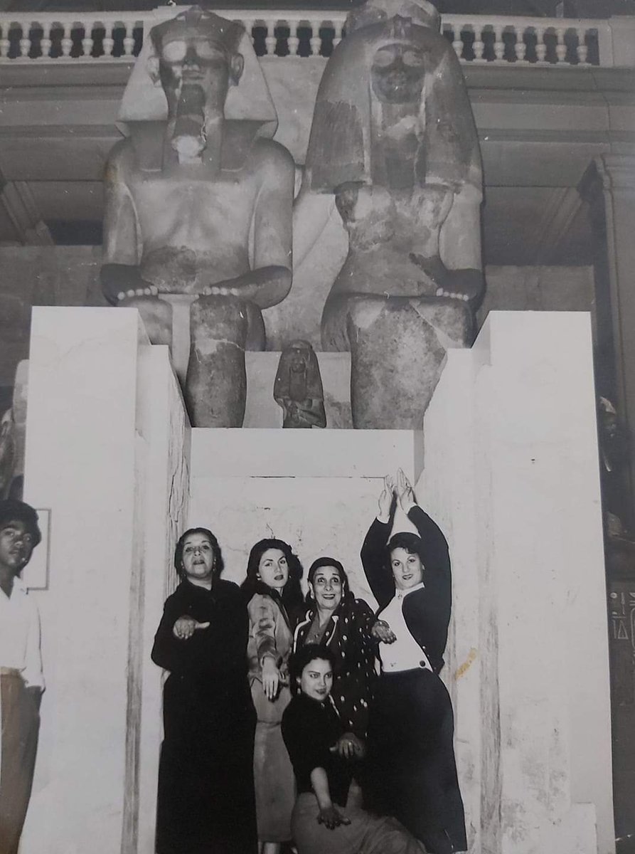 المتحف المصري أرشيف زيارة الفنانة مارى منيب وأعضاء فرقة نجيب الريحاني إلى المتحف المصري من أرشيف مكرم سلامة Fq8 S2DXgAADlws