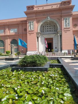 يتشرف المتحف المصري بدعوه سيادتكم لحضور محاضرة بعنوان المصادر الملكية وغير الملكية لكتب العالم الآخر FqzSJBoWwAErJ0r