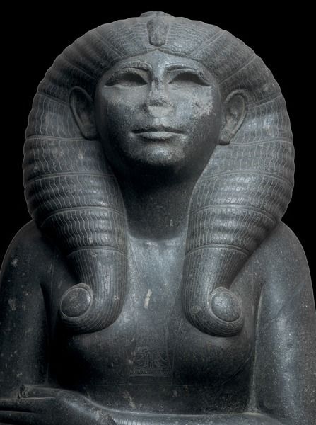 المتحف المصري عيدالام الملكة نفرت زوجه الملك سنوسرت الثاني عصر الدولة الوسطى، الأسرة الثانية عشر(1897-1878 ق Frw43GlWcAIvPet