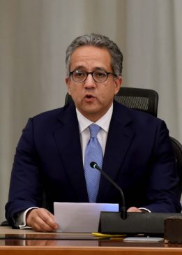 خلال المؤتمر الصحفي للإعلان عن ترشيح الدولة المصرية لمنصب مدير عام اليونسكو : الدكتور خالد العناني : أشرف 32266