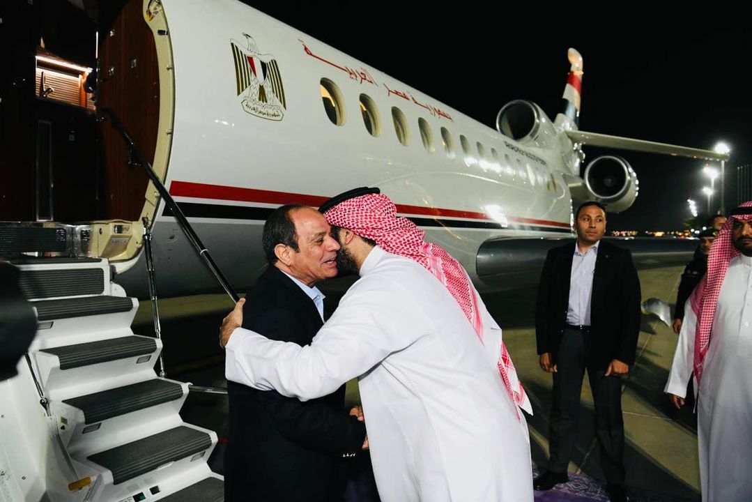 قام السيد الرئيس عبد الفتاح السيسي بزيارة إلى مدينة جدة بالمملكة العربية السعودية، حيث التقى مع شقيقه صاحب 67080