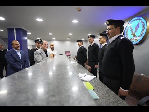 الرئيس عبد الفتاح السيسي يتفقد قسم شرطة مدينة نصر أول ويتناول الإفطار مع ضباط وأفراد القسم hqdefaul 30