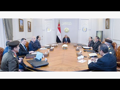 الرئيس عبد الفتاح السيسي يجتمع برئيس مجلس الوزراء وعدد من الوزراء والمسئولين hqdefaul 32