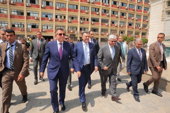 وزارة السياحة والآثار: - وزيرا السياحة والآثار والتعليم العالي والبحث العلمي ورئيس جامعة عين 15730