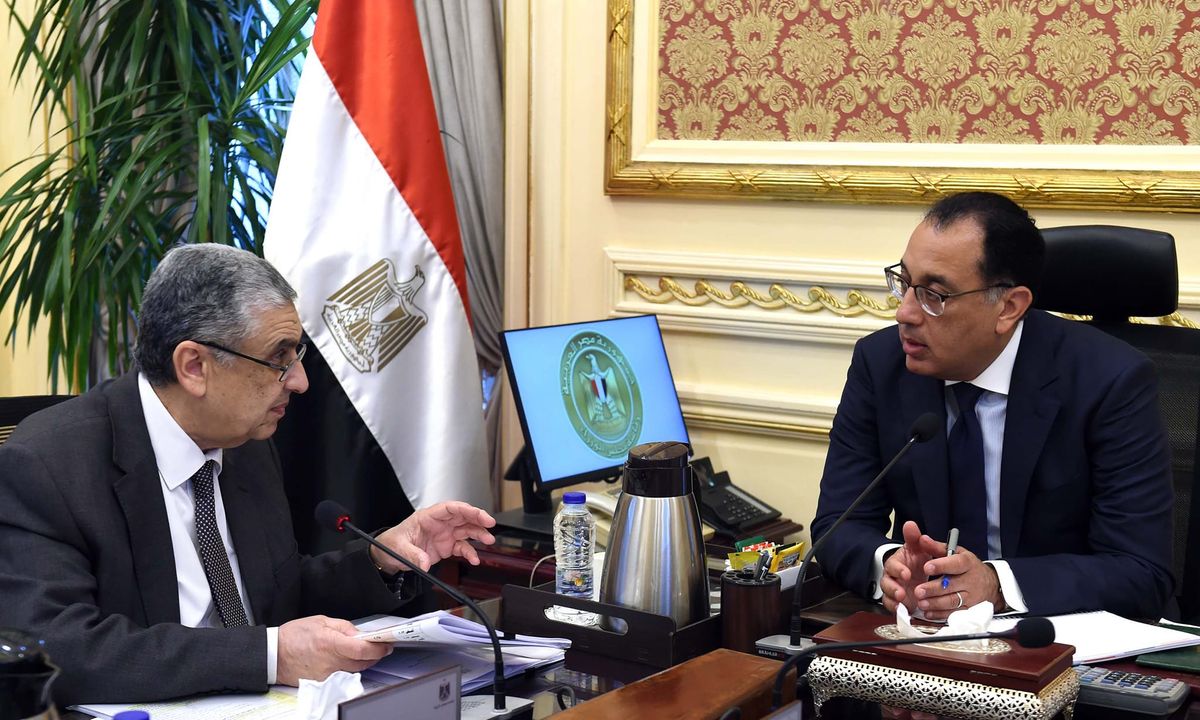 رئيس الوزراء يتابع مع وزير الكهرباء عددا من ملفات عمل الوزارة التقي الدكتور مصطفى مدبولي، رئيس مجلس 26707