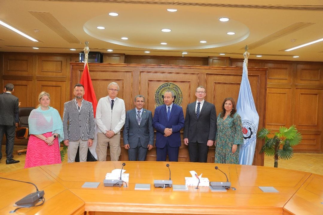 برعاية وزير التعليم العالي والبحث العلمي جامعة السويس توقع بروتوكولى تعاون مع جامعتي المنصورة الجديدة 32324