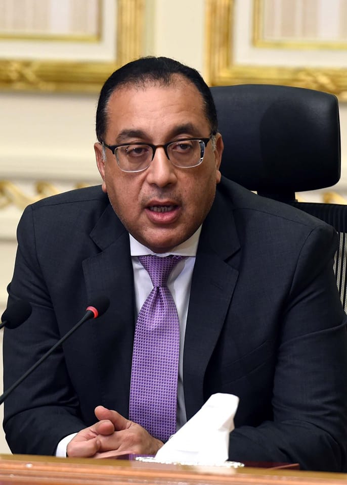 رئيس الوزراء يستعرض تقريرا لوزيرة الثقافة حول إطلاق أسطول المكتبات المتنقلة الجديدة في عدد من المحافظات 35000