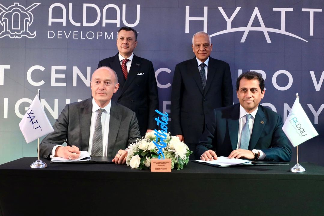 ١١ مايو ٢٠٢٣ - وزير السياحة والآثار يشهد توقيع عقد تشغيل أول منشأة فندقية للفنون في مصر - 67819
