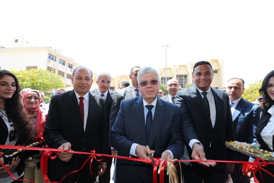 وزير التعليم العالي يتفقد جامعة المنصورة ويفتتح عدة مشروعات تعليمية وخدمية بالجامعة قام د 82184